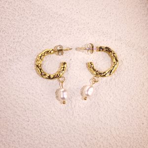 Baroque Pearl Hoop Earrings – Textured Gold Open Circle with Dangling Pearls