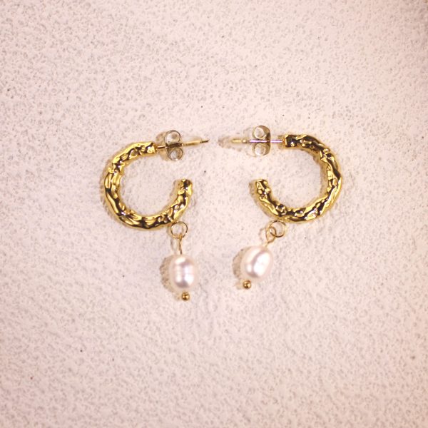 Baroque Pearl Hoop Earrings – Textured Gold Open Circle with Dangling Pearls