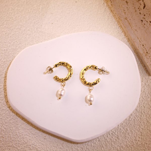 Baroque Pearl Hoop Earrings – Textured Gold Open Circle with Dangling Pearls