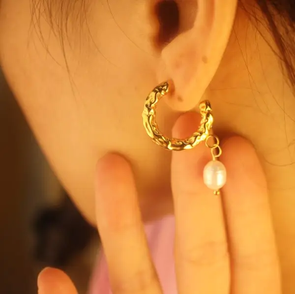 Baroque Pearl Hoop Earrings – Textured Gold Open Circle with Dangling Pearls